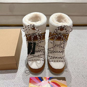 Sniega zābaki sievietēm, augsts augšdaļa, virsma no trušu kažoka, gumijas zole, apaļa purngala, iekšējā zolīte no aitu vilnas