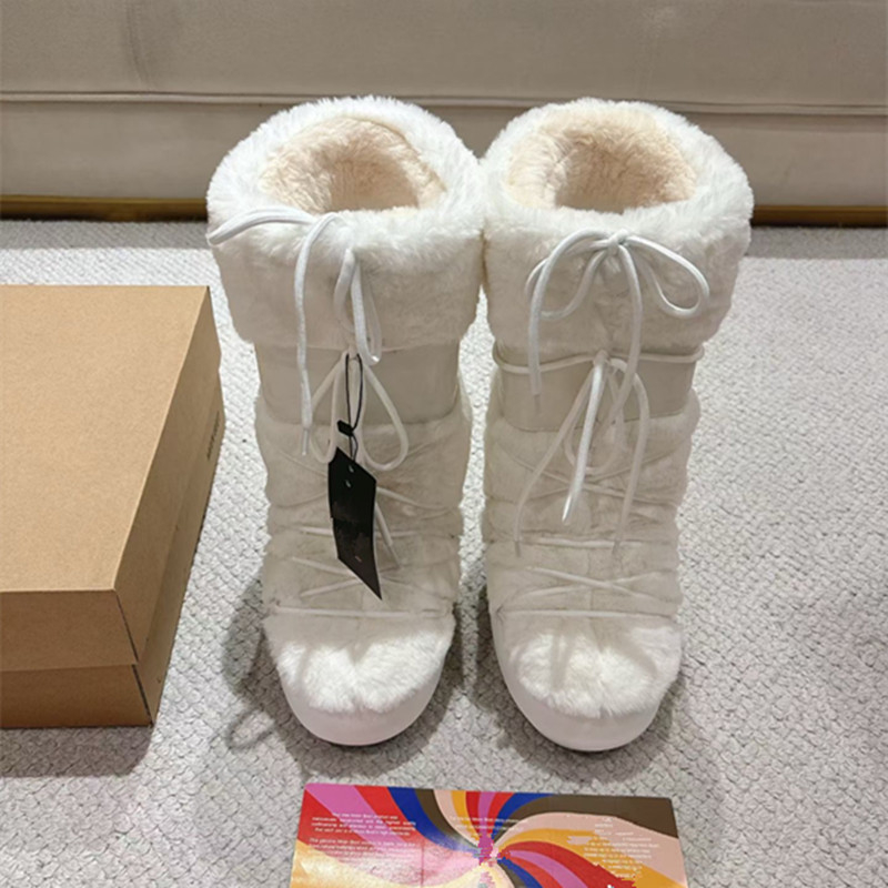 Sniega zābaki sievietēm, augsts augšdaļa, virsma no trušu kažoka, gumijas zole, apaļa purngala, iekšējā zolīte no aitu vilnas