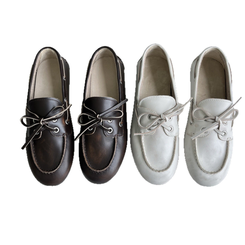 Női fűzős loaferek, felsőrész marhabőr, belső juh gyapjú bélés, gumitalp, alacsony sarok 1–3 cm, kopott vintázs felület