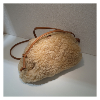 Ženska kožna crossbody torbica - svježeg i sladkog stila, shell oblik, magnetsko zatvaranje, bez podstava, za svakodnevnu upotrebu