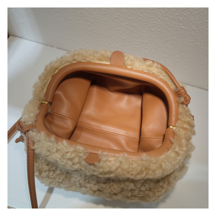 Ženska kožna crossbody torbica - svježeg i sladkog stila, shell oblik, magnetsko zatvaranje, bez podstava, za svakodnevnu upotrebu