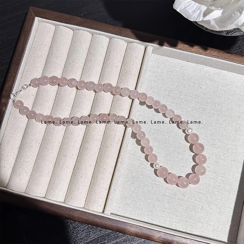 Κολιέ με κρύσταλλο χαλαζία και μαργαριταριών λεπτομέρειες, ασήμι 925, κυκλοφορία άνοιξη 2025