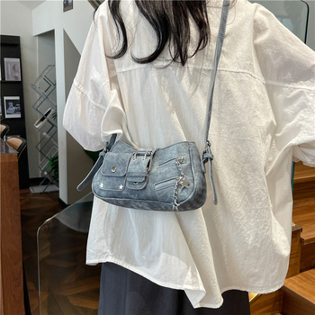 Crossbody baguette torba u gradskom stilu, PU materijal, poliester podstava, vodoravni četvrtasti oblik, zatvarač