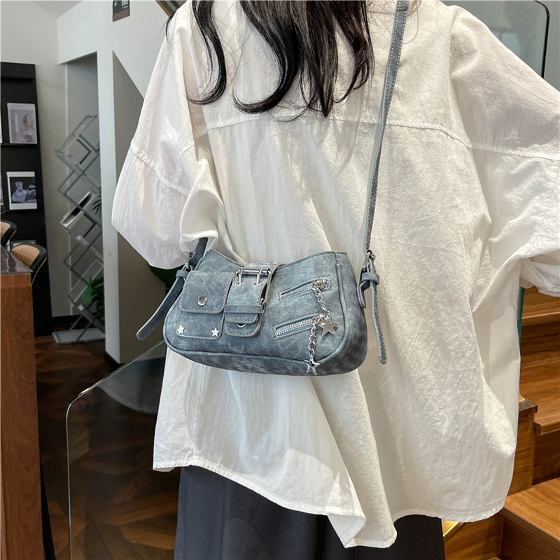 Crossbody baguette torba u gradskom stilu, PU materijal, poliester podstava, vodoravni četvrtasti oblik, zatvarač