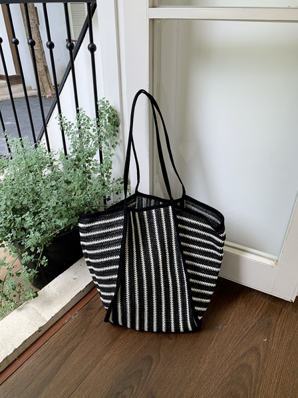 Szalmából készült válltáska – városi egyszerű stílus, dumpling alak, nyitott felső, belső zseb, dupla pánt