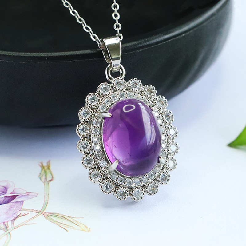 Μενταλιόν με αμέθυστο κρύσταλλο, χαλκός επικαλυμμένος με ασήμι, χωρίς πλευρικούς λίθους, προσιτός πολυτελής, καλοκαίρι 2025