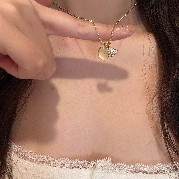 Geometriai medálos nyaklánc titán acélból, szabályos lánccal, 5 g