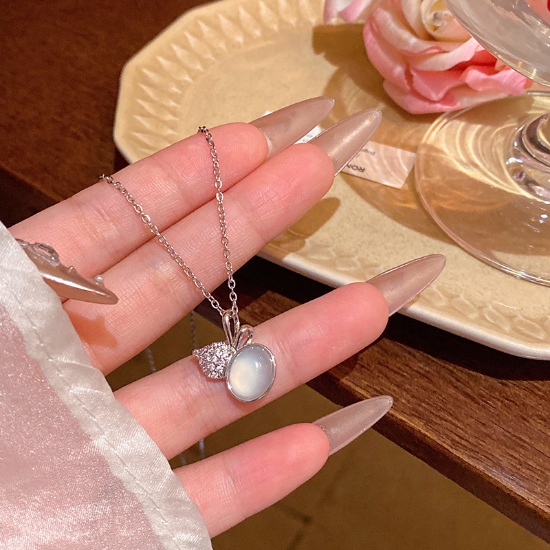 Geometriai medálos nyaklánc titán acélból, szabályos lánccal, 5 g