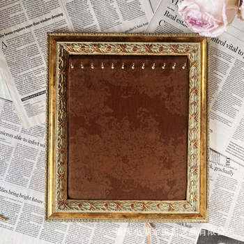 Ретро дисплей за колие и бижута — вертикална поставка, едно ниво, смола, изработка със сплайсинг, марка Glazed Retro