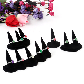 Стойка за бижута с форма на заострен пръст, артистичен стил, марка Dan Man