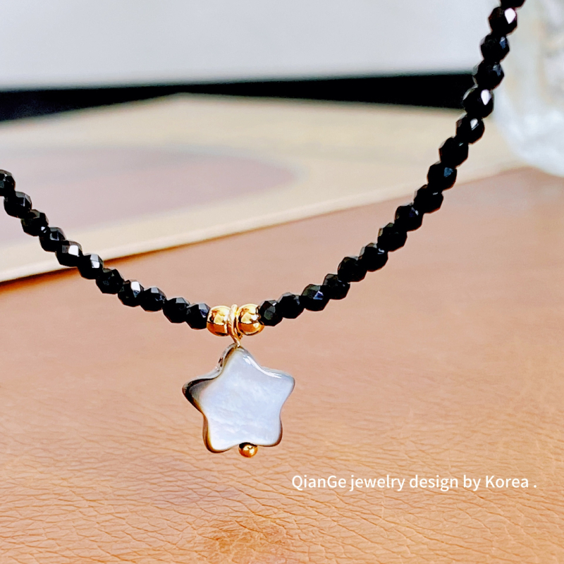 Kristály- és kagyló gyöngyös nyaklánc, ötágú csillag medállal, golyós lánccal, elektropolírozott bevonattal, könnyű luxus stílus