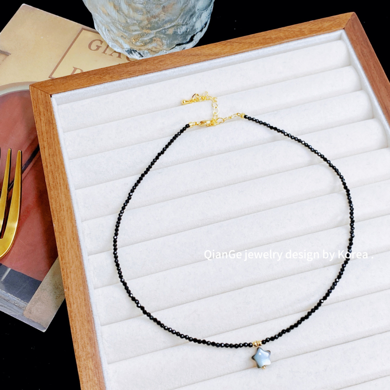 Kristály- és kagyló gyöngyös nyaklánc, ötágú csillag medállal, golyós lánccal, elektropolírozott bevonattal, könnyű luxus stílus