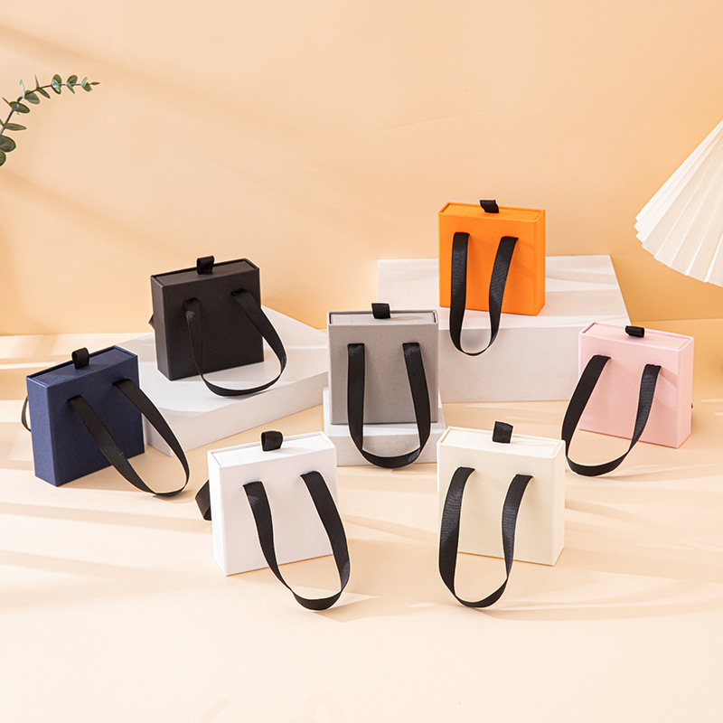 Hordozható ékszerdoboz logó testreszabással – papír/karton anyagú, ékszerek csomagolására szolgáló doboz, Yiwu, Kína