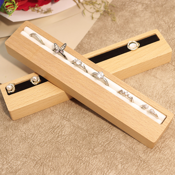 Auskaru displeja paliktnis – masīvs koks, iepakojuma kārbiņa, zīmols RMOHYG, juvelierizstrādājumu iepakojums