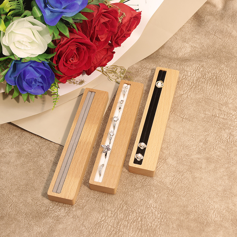 Auskaru displeja paliktnis – masīvs koks, iepakojuma kārbiņa, zīmols RMOHYG, juvelierizstrādājumu iepakojums