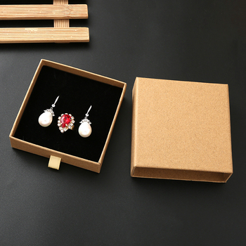 Kraftpapīra juvelieru kārba ar atvilktni un putu ievietojumu auskariem, gredieniem un kaklarotām