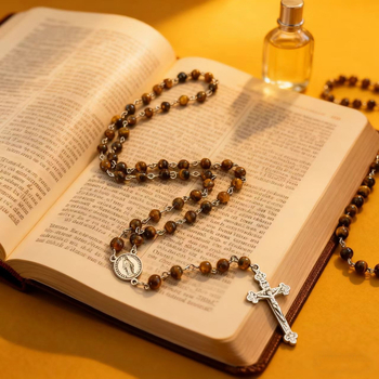 Tigraszemes nyaklánc, elektroplazált medállal, kézzel gyöngyölt lánccal, uniszex