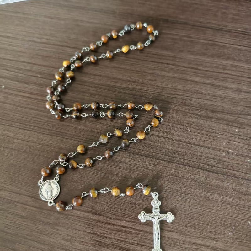 Tigraszemes nyaklánc, elektroplazált medállal, kézzel gyöngyölt lánccal, uniszex