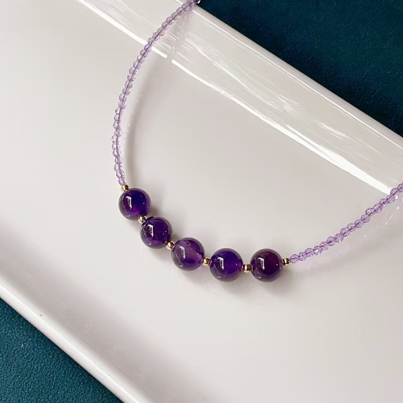 Κολιέ με χάντρες αμέθυστου, φρέσκο και καθαρό αισθητικό στυλ, πλευρικοί λίθοι από αμέθυστο, ατομικά συσκευασμένο