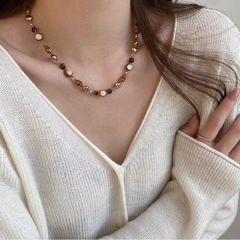 Colier cu mărgele de sticlă și lazurit, țesut, pandant geometric, lanț normal, lansare toamnă 2025, Dai Bamboo Jewelry