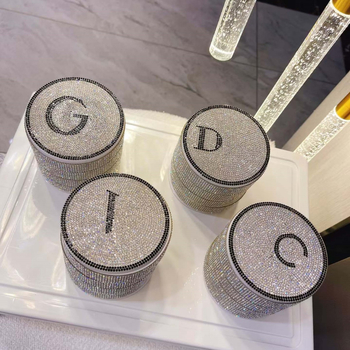 Cutie pentru bijuterii cu patru niveluri rotative și oglindă, spațiu pentru coliere și brățări, material ABS, construcție rigidă, personalizare disponibilă, specificații 10/10