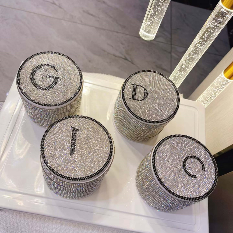 Cutie pentru bijuterii cu patru niveluri rotative și oglindă, spațiu pentru coliere și brățări, material ABS, construcție rigidă, personalizare disponibilă, specificații 10/10