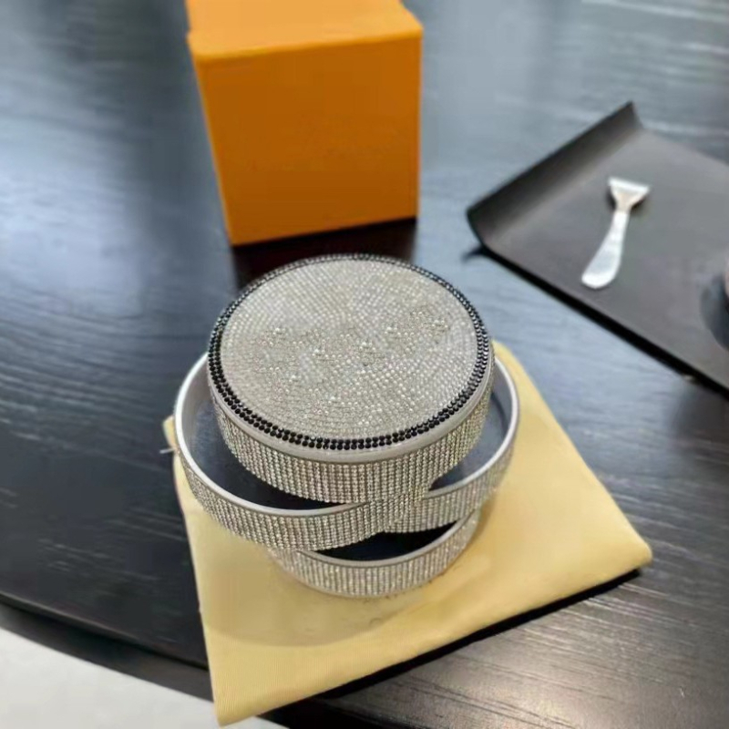 Cutie pentru bijuterii cu patru niveluri rotative și oglindă, spațiu pentru coliere și brățări, material ABS, construcție rigidă, personalizare disponibilă, specificații 10/10