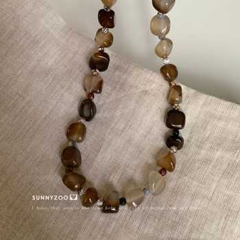 Ogrlica od ahata, ručno izrađena, minimalistički stil, U-oblik geometrijski dizajn, obična lančić