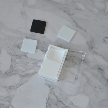 Neapstrādātu akmeņu uzglabāšanas un izstādes kārba — kompozitmateriāls; iepakojuma maisiņš; juvelierizstrādājumu iepakojums; tirdzniecības iepakojums