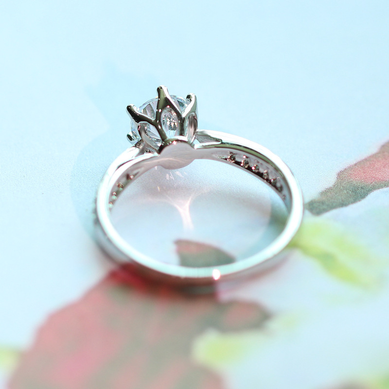 Női gyűrű fehér rézből, hat karomú beállítás, 1 karátos cirkónia imitáció, természetes stílus