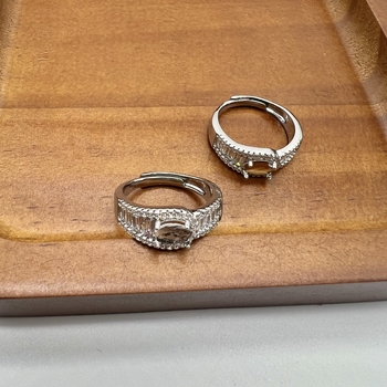 Postavka prstena s bakrenim premazom i ugradom jadea 4x6 mm, minimalistički geometrijski stil, elektroplatirani završni sloj