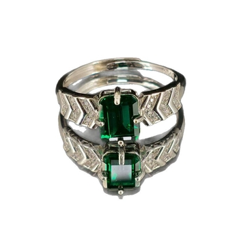 925 ezüst gyűrű laboratóriumban nevelt smaragddal, üreges kialakítás, könnyed luxus stílus, nőknek