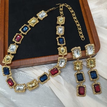 Set naušnica i ogrlica: geometrijski dizajn, legura, elektroplatiranje, lanac klavikularnog tipa, opseg 41–50 cm