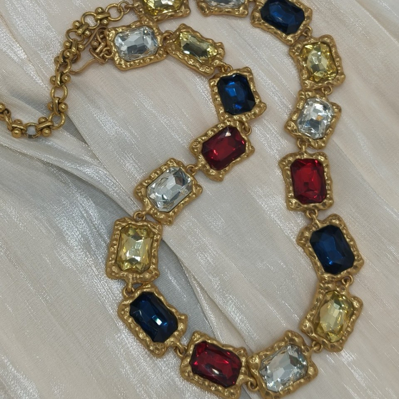 Set naušnica i ogrlica: geometrijski dizajn, legura, elektroplatiranje, lanac klavikularnog tipa, opseg 41–50 cm