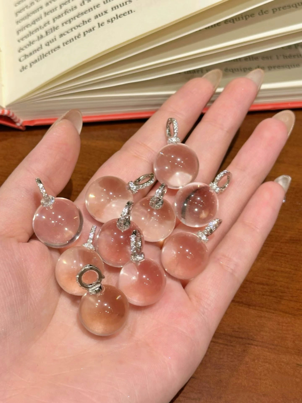 Nakit od kristala, geometrijski oblik, polirani završetak, brend Spring field