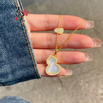 Geometrijski višeslojni lanac s privjeskom od pozlaćenog bakra na ključnom lancu