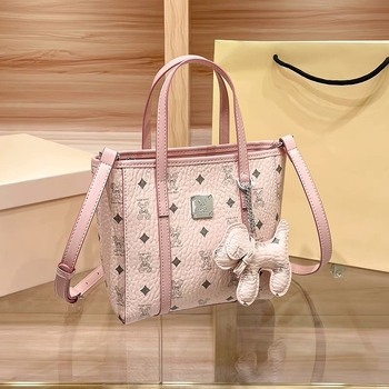 Geantă cilindrică din piele naturală, închidere cu fermoar, buzunar intern pentru cameră, curele duble