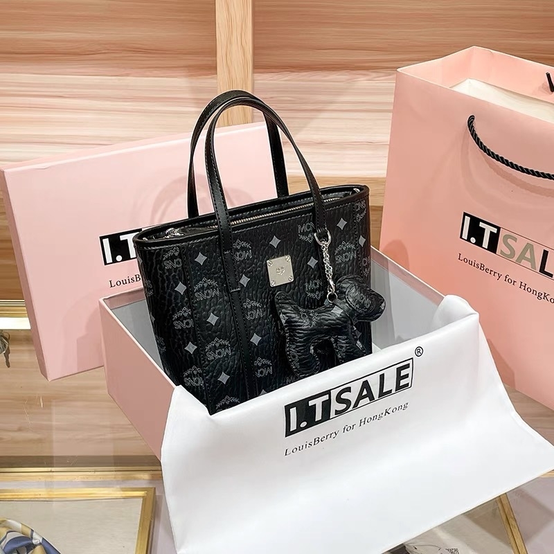 Geantă cilindrică din piele naturală, închidere cu fermoar, buzunar intern pentru cameră, curele duble