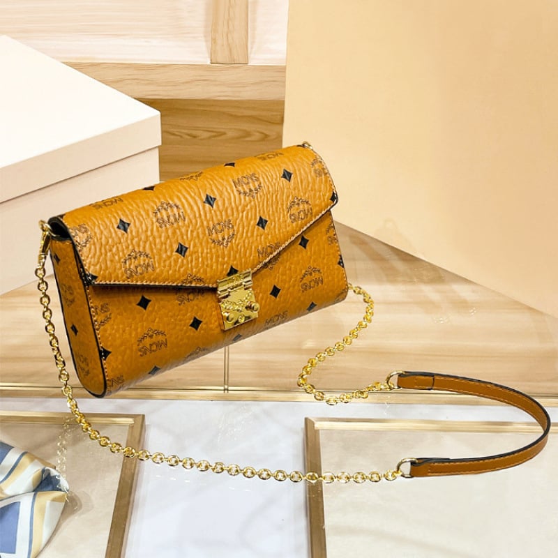 Geantă cilindrică din piele naturală, închidere cu fermoar, buzunar intern pentru cameră, curele duble