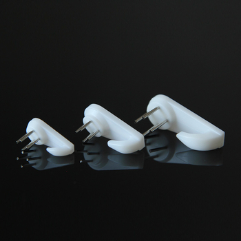 Zidni sat s modernim minimalističkim stilom, plastično kućište, plastični brojčanik, baterijsko napajanje, mehanički pogon