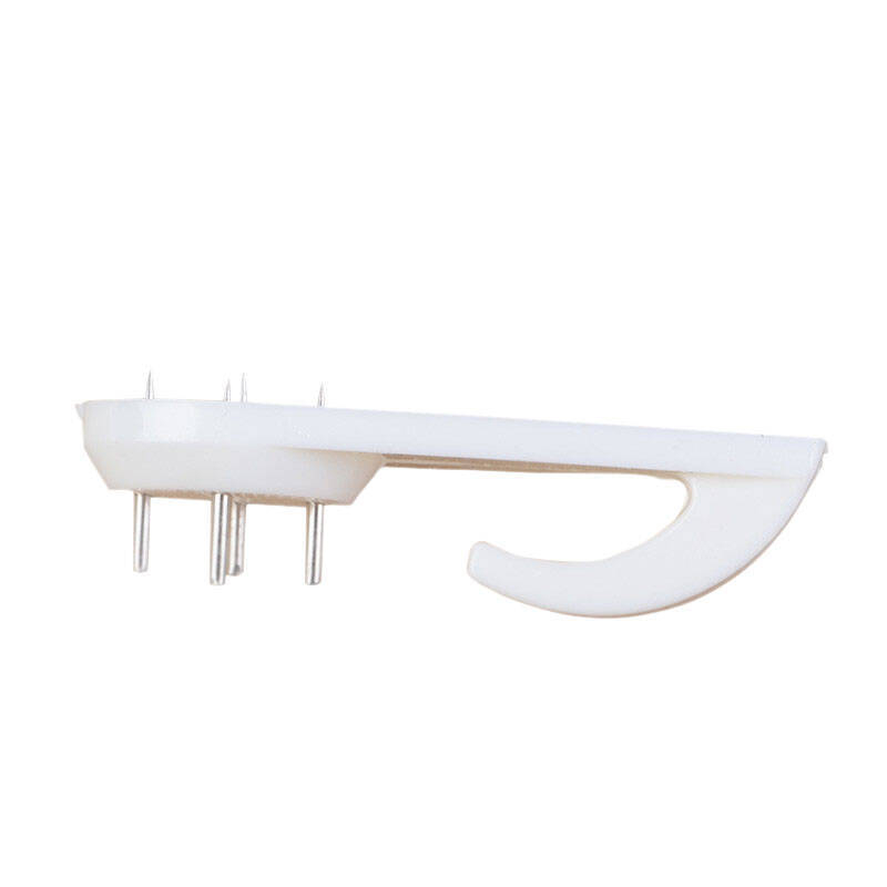 Zidni sat s modernim minimalističkim stilom, plastično kućište, plastični brojčanik, baterijsko napajanje, mehanički pogon