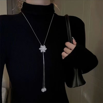 Lanac s privjeskom cvijeta – bakar sa cirkonima, lanac za džemper, duljina 51–60 cm, elektroplatinirano, 15 g