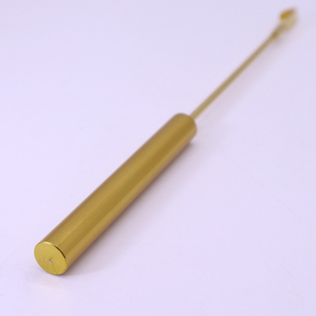 Kő falióra fémből készült pendüllummal, hengeres pendulum, lógó vödör és réz rúd; kvarc működés, modern minimalista dizájn, testreszabható