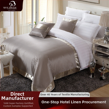 Viešbučio patalynė iš poliesterio–medvilnės mišinio, gėlėtas raštas, modernus minimalistinis stilius, prekės ženklas Excellent Cotton, kokybė: kvalifikuotas produktas