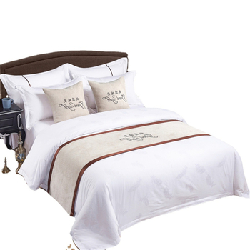 Runner de pat cu logo brodat, stil lux ușor, personalizabil, imprimare logo, model monocrom