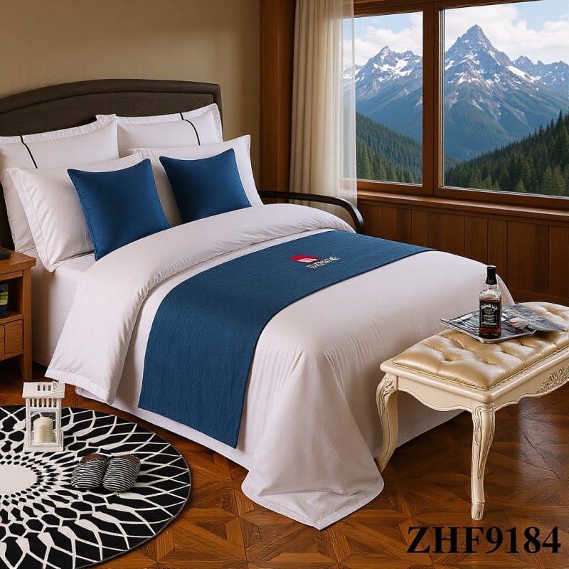 Runner de pat cu logo brodat, stil lux ușor, personalizabil, imprimare logo, model monocrom