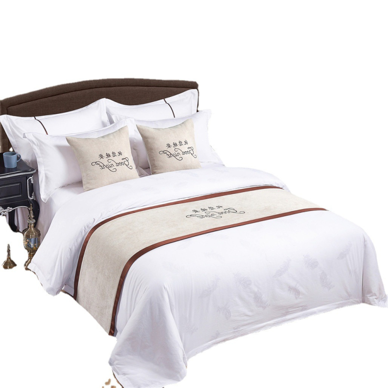 Runner de pat cu logo brodat, stil lux ușor, personalizabil, imprimare logo, model monocrom