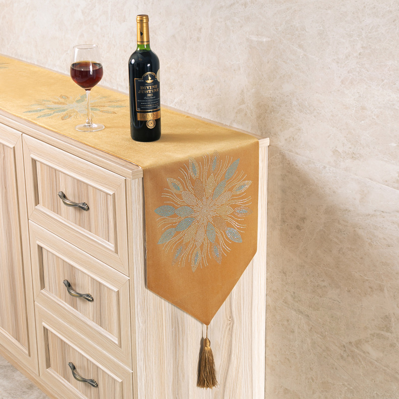 Runner din velur pentru masă - 100% țesătură, fibre de poliester, stil hotelier