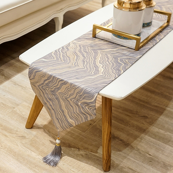 Table Runner od poliestera, geometrijska apstrakcija, moderan minimalistički stil, prilagodljivo, za dnevni boravak i restoran.