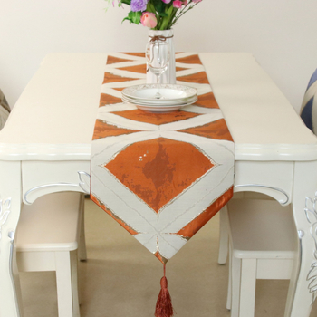 Asztal zászló – sokoldalú, amerikai-nordikus modern stílusú nagy rácsmintával; Anyag: kémiai rost; 80% poliészter, 20% polipropilén; Stílus: könnyű luxus; Testreszabható; Alkalmas nappali, hálószoba, kültér